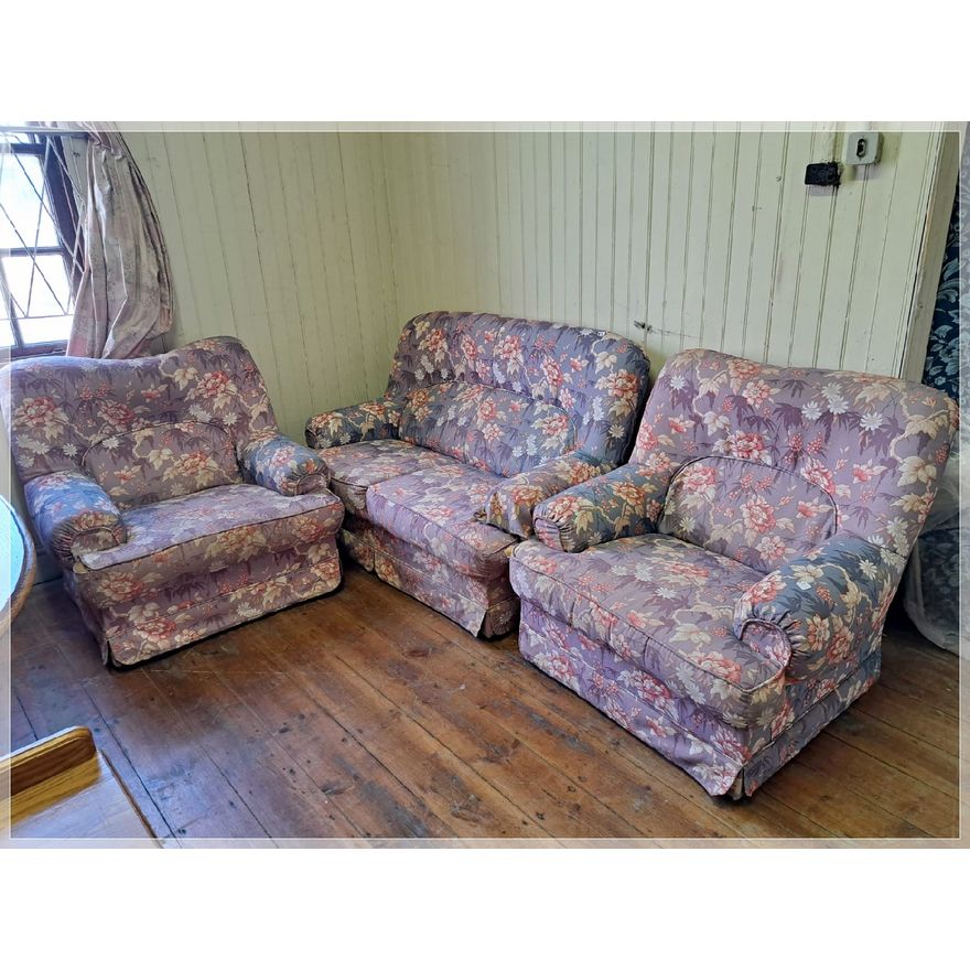 Lounge suite